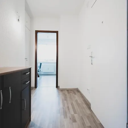 아파트 With 3 Bedrooms In Laatzen With Easy Access To Messe 하노버