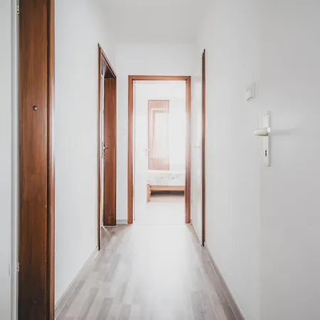 With 3 Bedrooms In Laatzen With Easy Access To Messe * 하노버