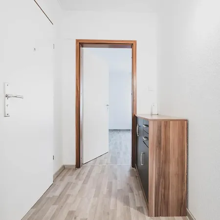 With 3 Bedrooms In Laatzen With Easy Access To Messe 하노버