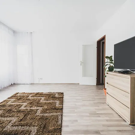 With 3 Bedrooms In Laatzen With Easy Access To Messe 아파트 하노버
